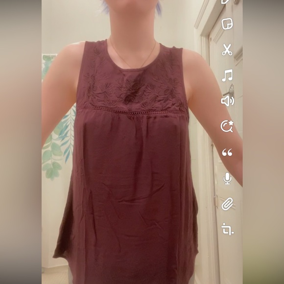 Maroon top from Gap. - Picture 2 of 7